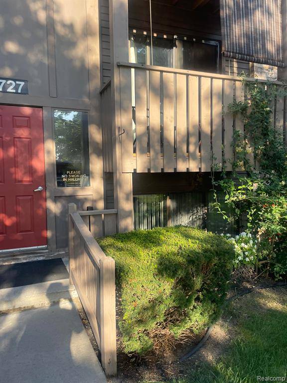 Brighton, MI 48116,8727 CANDLEWOOD Trail