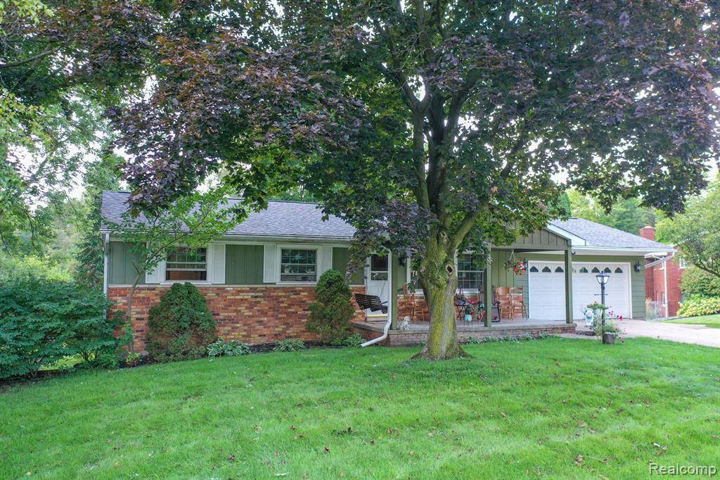 Howell, MI 48843,50 MEADOWVIEW Drive