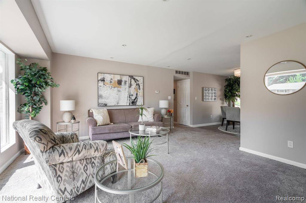 Novi, MI,40960 MOORINGSIDE
