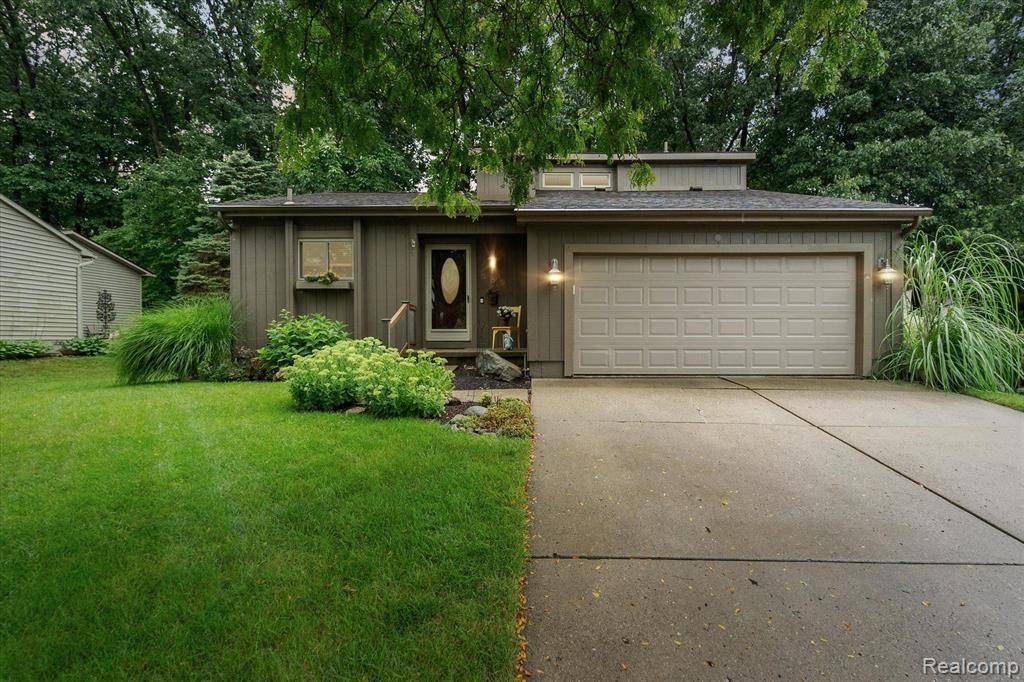 Brighton, MI 48116,589 OAK RIDGE Drive