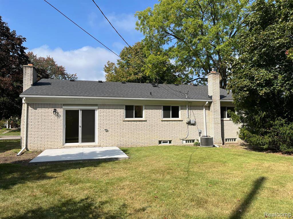 Novi, MI,40123 Buckingham Ct.