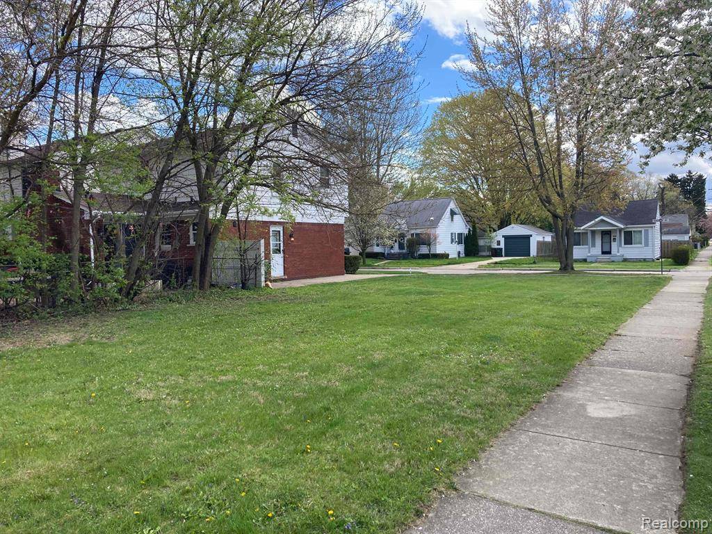 Grosse Pointe Woods, MI 48236,2086 RIDGEMONT Road