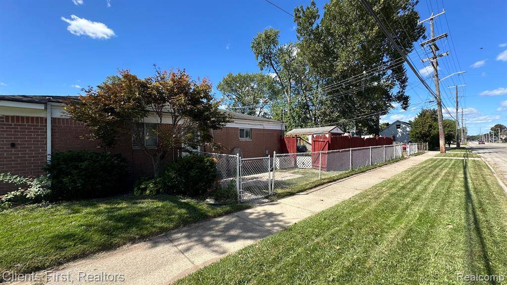 Dearborn Heights, MI 48125,25412 NORFOLK Street