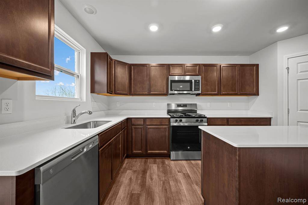 Van Buren, MI 48111,14371 LAURELWOOD Drive