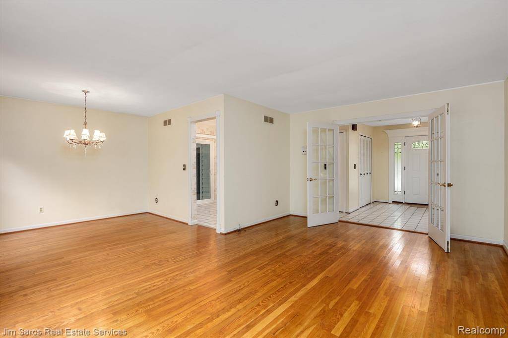 Livonia, MI 48152,17364 PARK Street