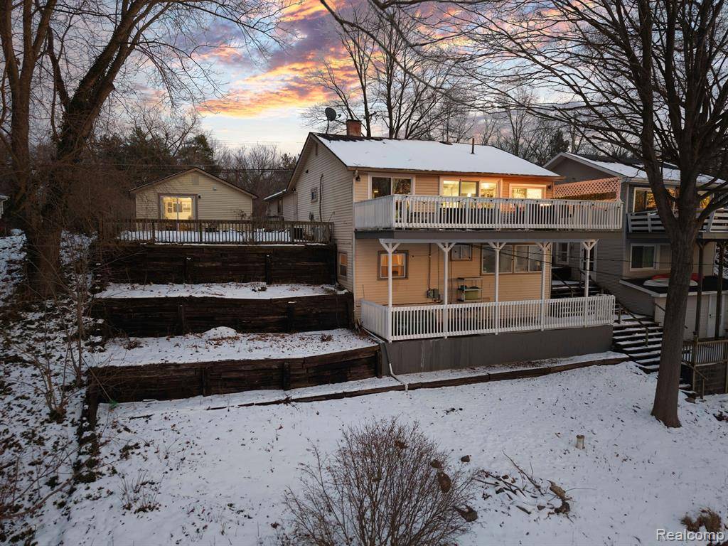 Pinckney, MI 48169,11740 HIGHRIDGE Drive