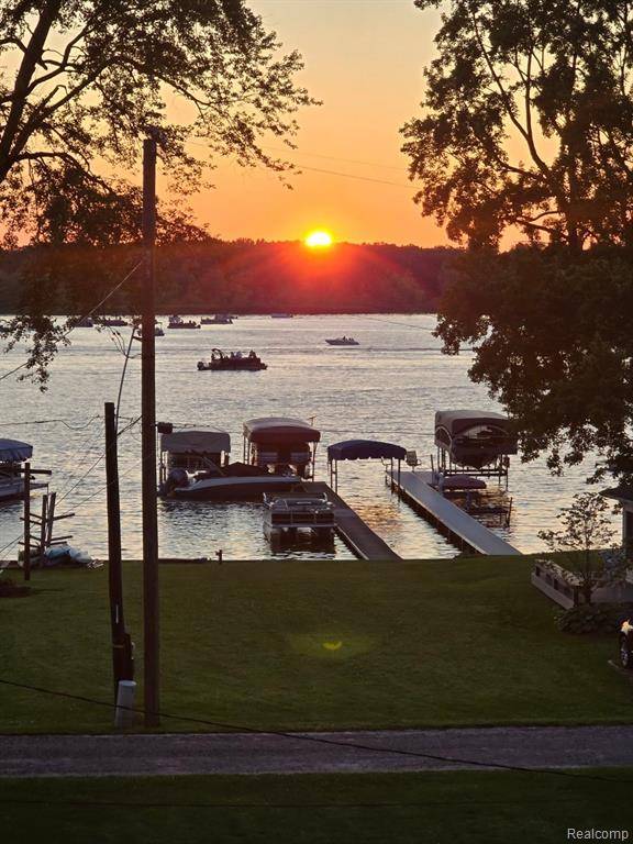 Pinckney, MI 48169,11740 HIGHRIDGE Drive