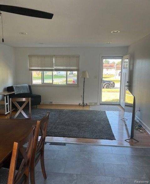 Livonia, MI 48150,9358 MARIE