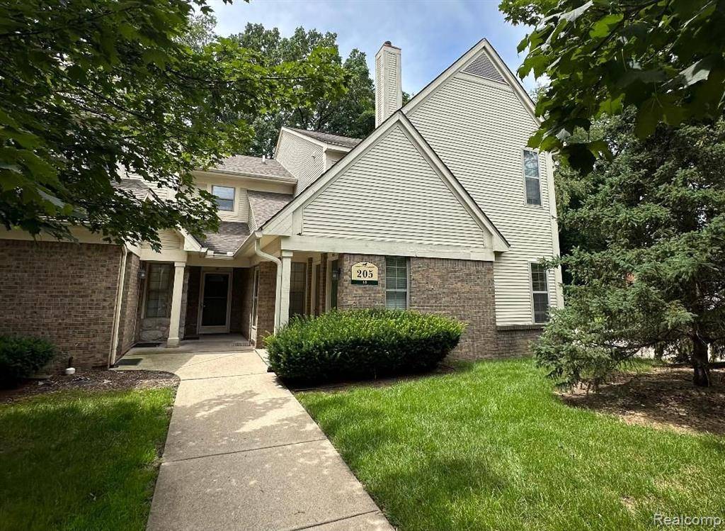South Lyon, MI 48178,205 MAPLEWOOD