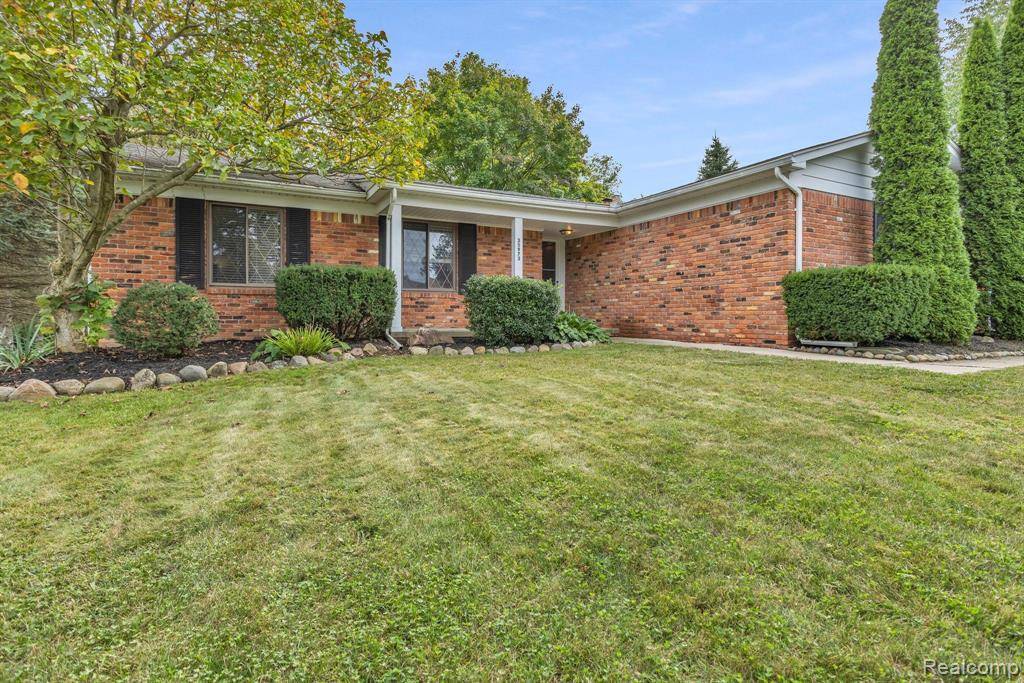 Farmington, MI 48335,35973 Smithfield Road
