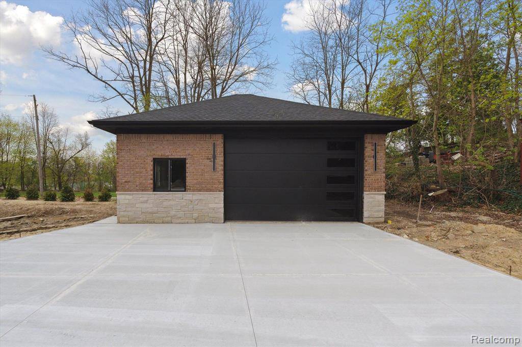 Leonard, MI 48367,9 ANNANDALE