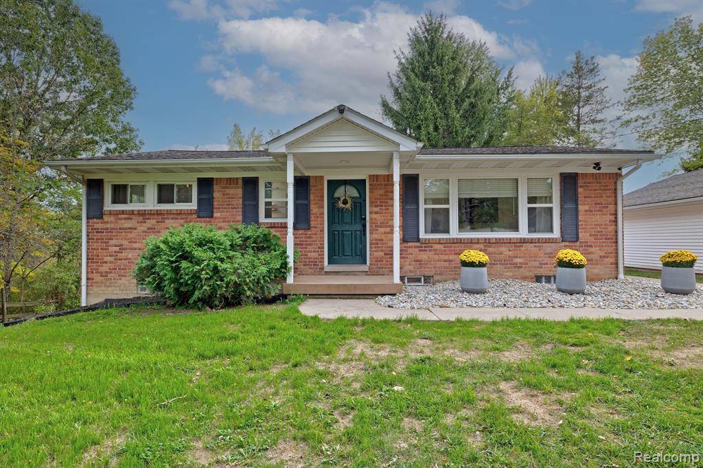 Ortonville, MI 48462,159 GRANGE HALL Road