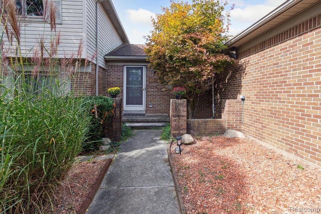 Farmington Hills, MI 48335,22765 CLEAR LAKE Drive