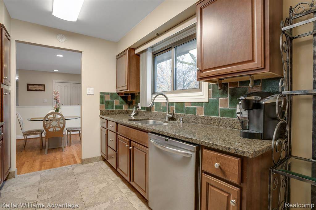 Farmington Hills, MI 48334,32035 TAREYTON Street