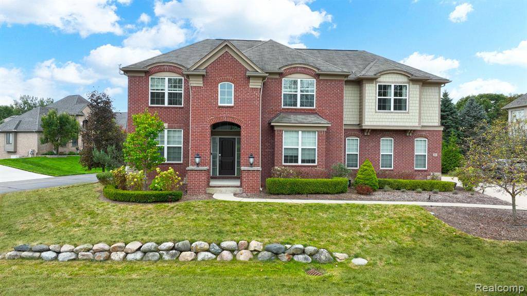 Lake Orion, MI 48362,204 GREENAN Lane