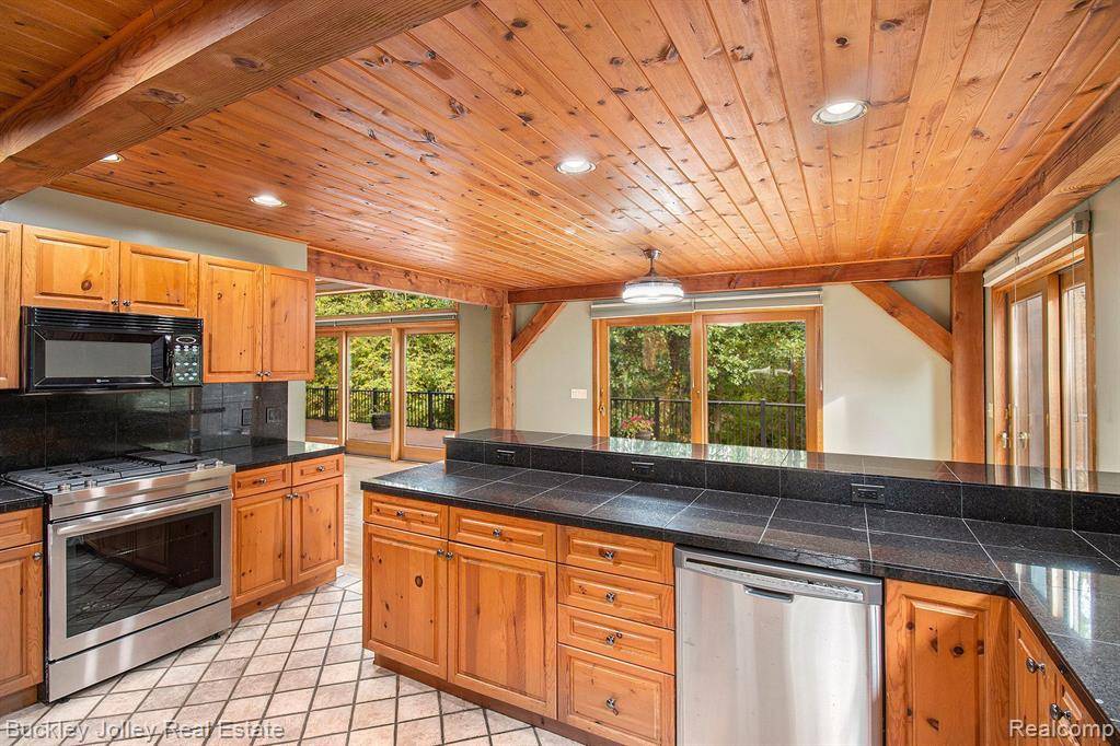 Howell, MI 48855,3278 WARNER Road