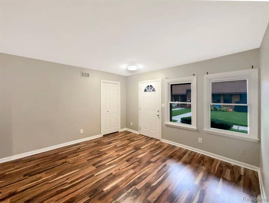 Saint Clair Shores, MI 48082,22749 GARFIELD Street