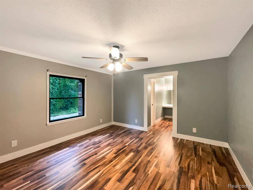Saint Clair Shores, MI 48082,22749 GARFIELD Street