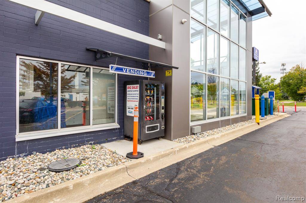 Warren, MI 48093,31785 VAN DYKE Avenue