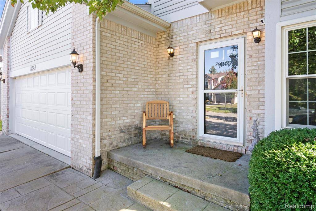 Ypsilanti, MI 48197,7992 THORNHILL Drive