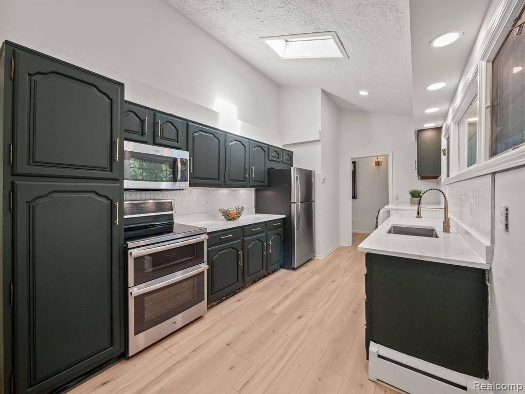 Bloomfield Hills, MI,4550 W MAPLE Road