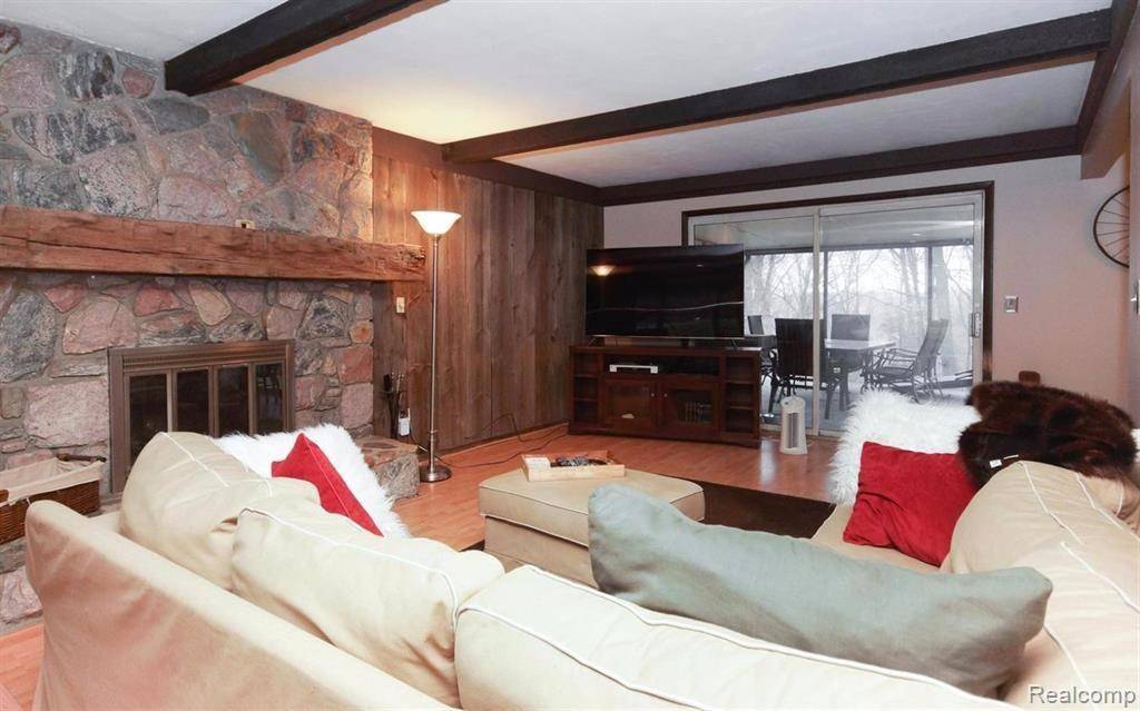 Pinckney, MI 48169,1144 MOWER Road