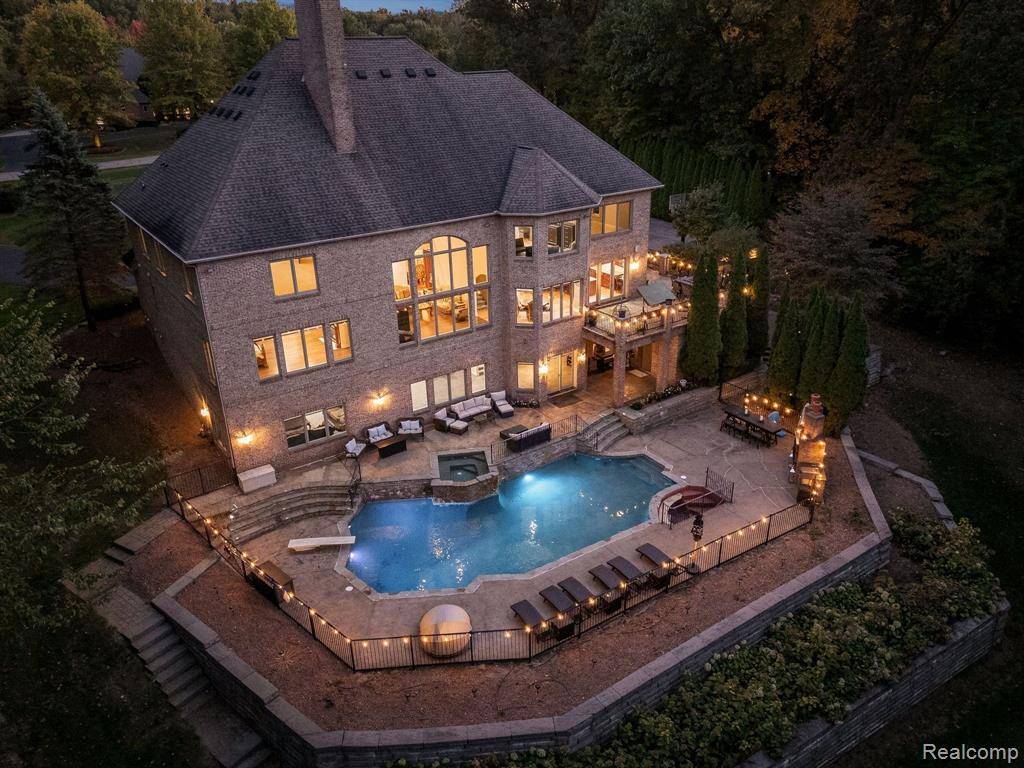 Milford, MI 48380,3002 TALL TIMBERS Drive