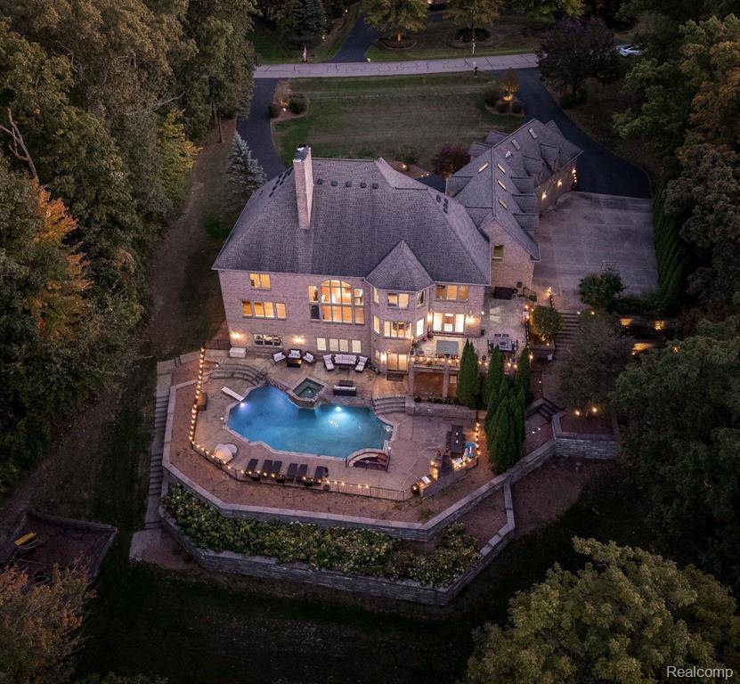 Milford, MI 48380,3002 TALL TIMBERS Drive