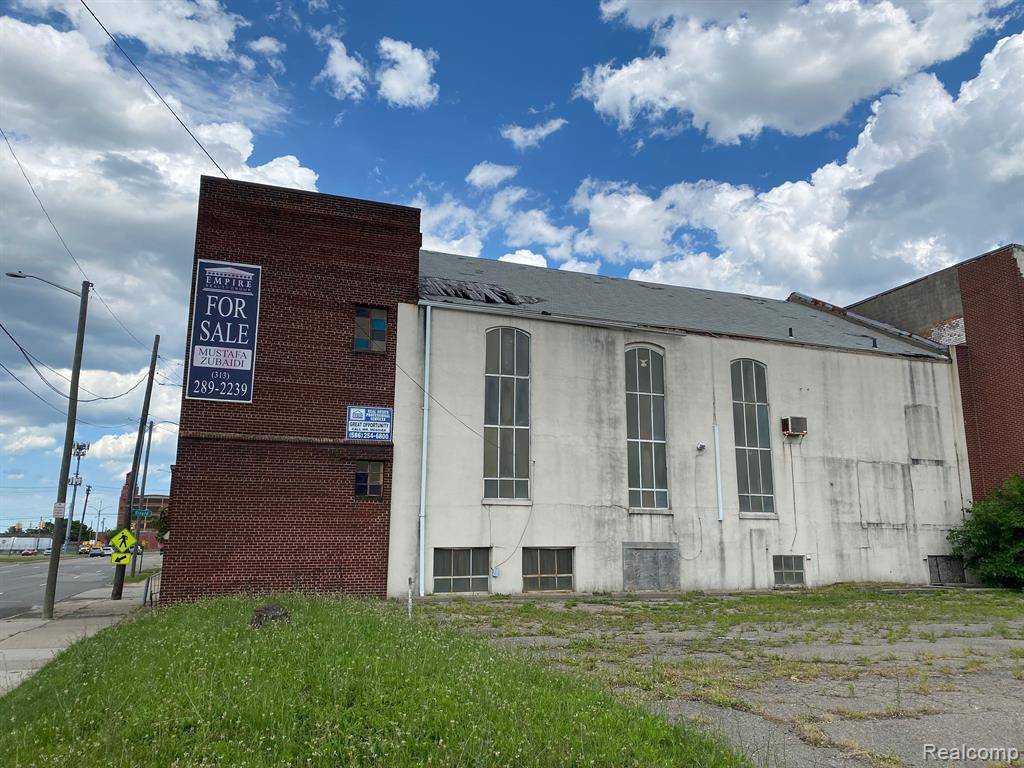 Detroit, MI 48207,1042 E WARREN Avenue