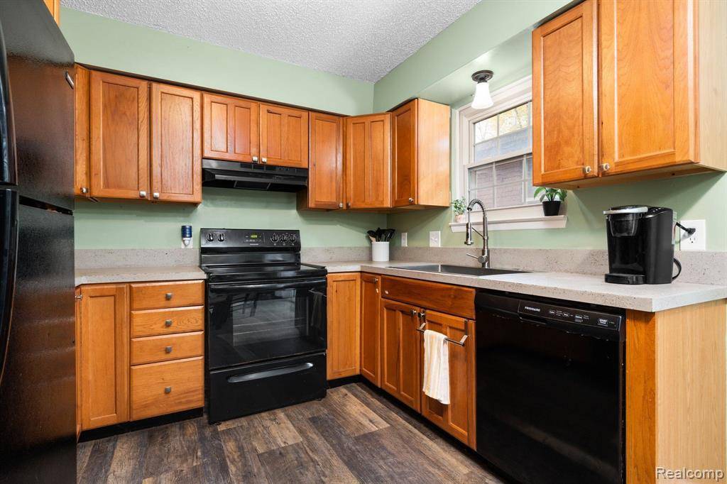Waterford, MI 48328,2716 SINCLAIR Avenue