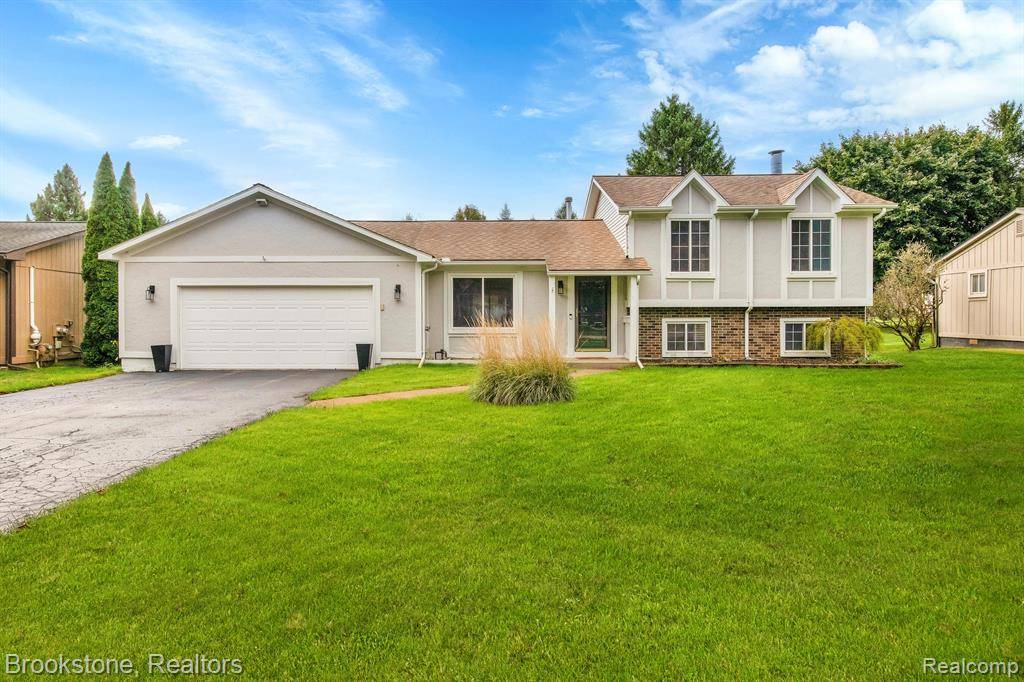 Commerce Twp, MI 48382,5241 WESTON Court