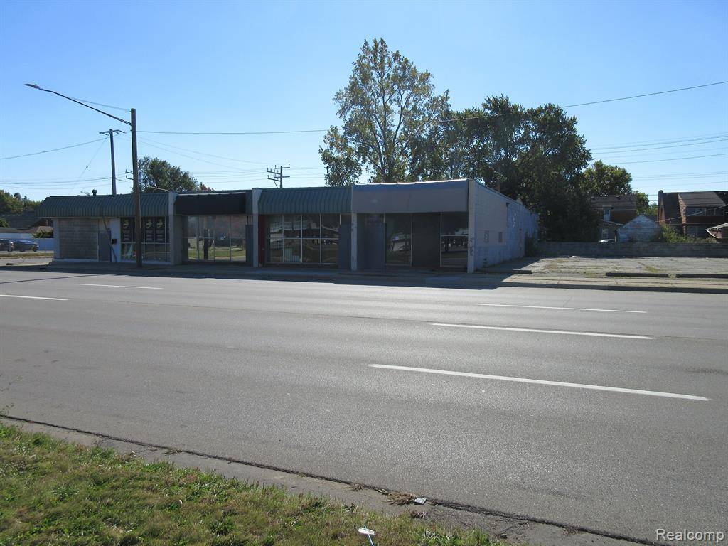 Detroit, MI 48235,15308 E 8 MILE Road