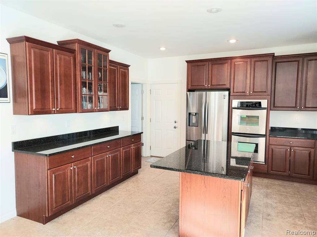 Howell, MI 48843,5326 EDGEWOOD SHORES Drive