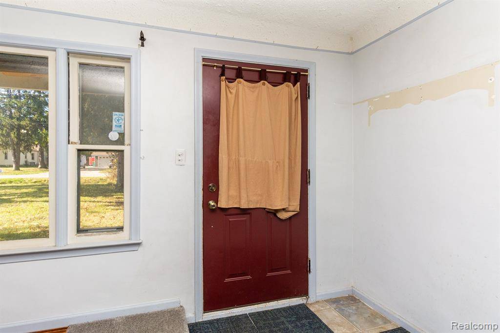 Farmington Hills, MI 48336,21048 WHITLOCK Street