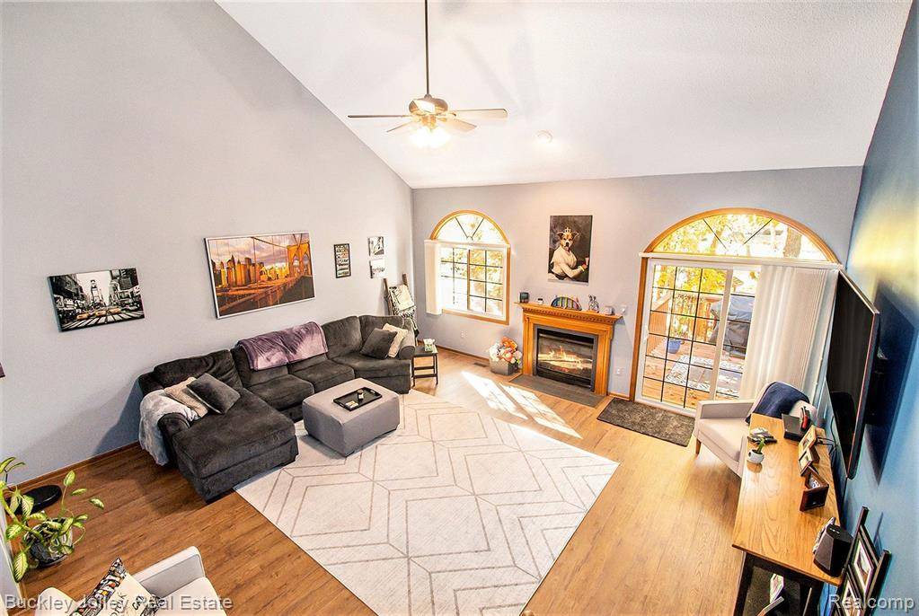 Brighton, MI 48116,928 WOODRIDGE HILLS Drive