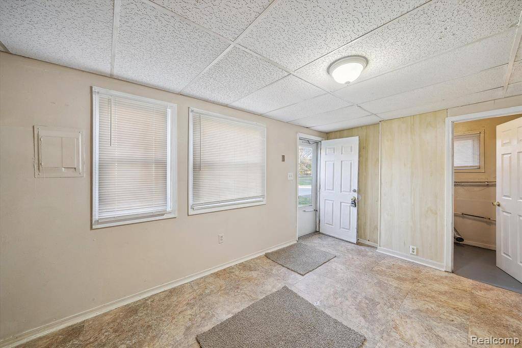Westland, MI 48186,2223 DELTON