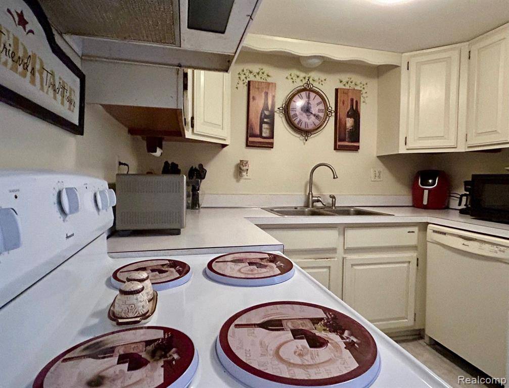 South Lyon, MI 48178,25124 Franklin Terrace