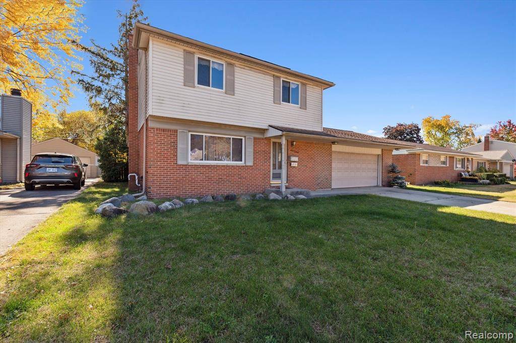 Plymouth, MI 48170,40585 PINETREE Drive