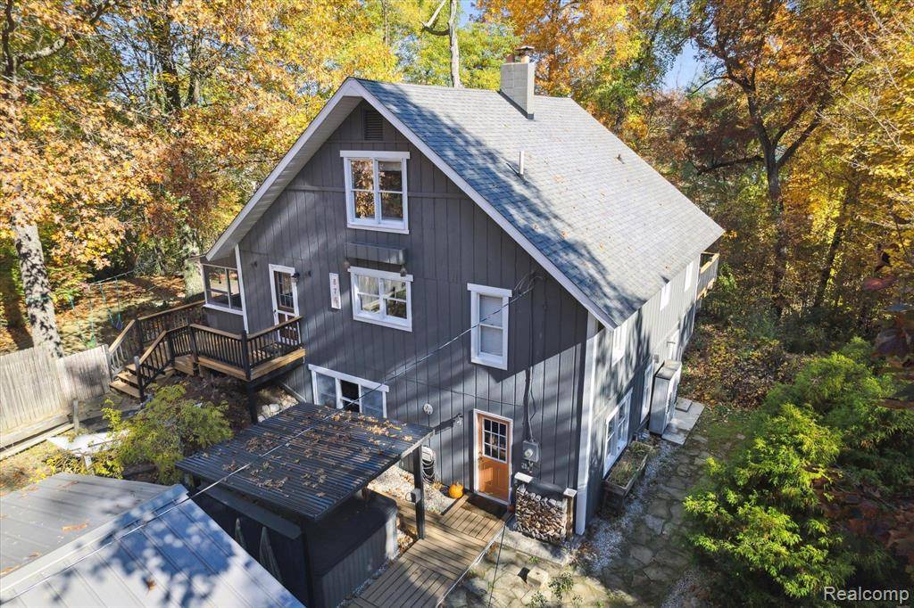 Grass Lake, MI 49240,876 FRESHWATER Way