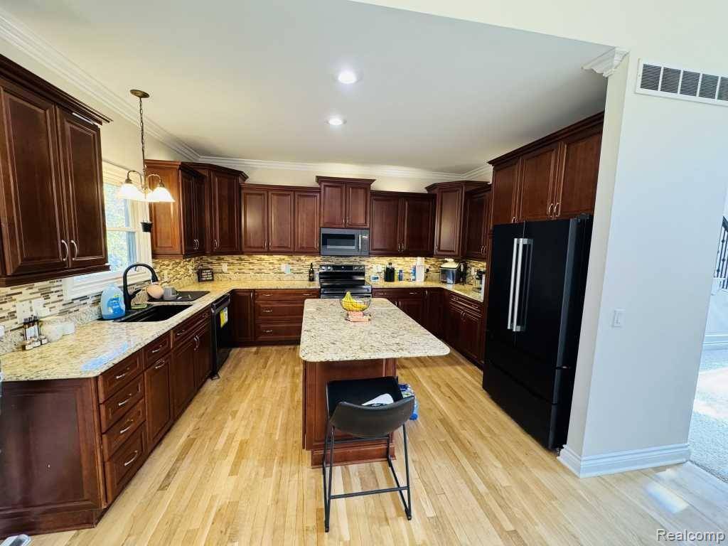 Waterford, MI 48329,2825 MUSKOVIE Street