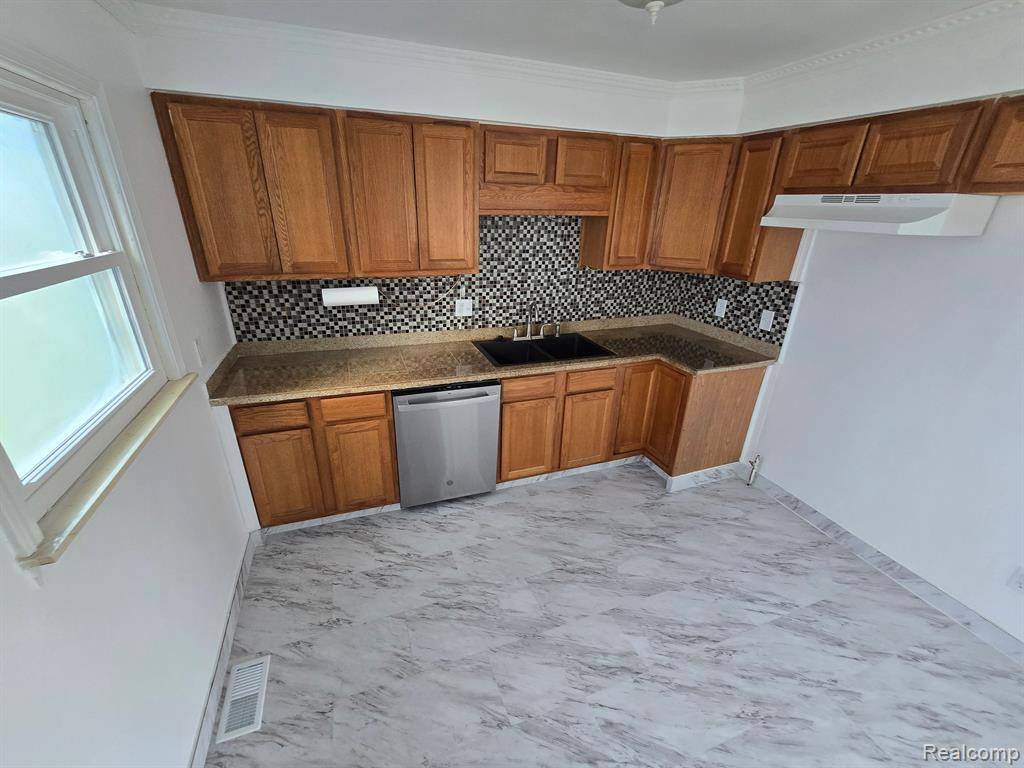 Woodhaven, MI 48183,25260 REECK Road