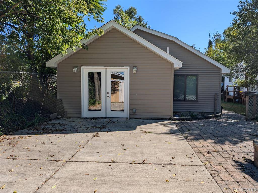 Pinckney, MI 48169,592 MOWER Road