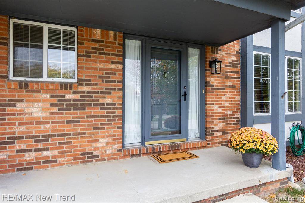 Novi, MI,24486 RIVERVIEW Lane