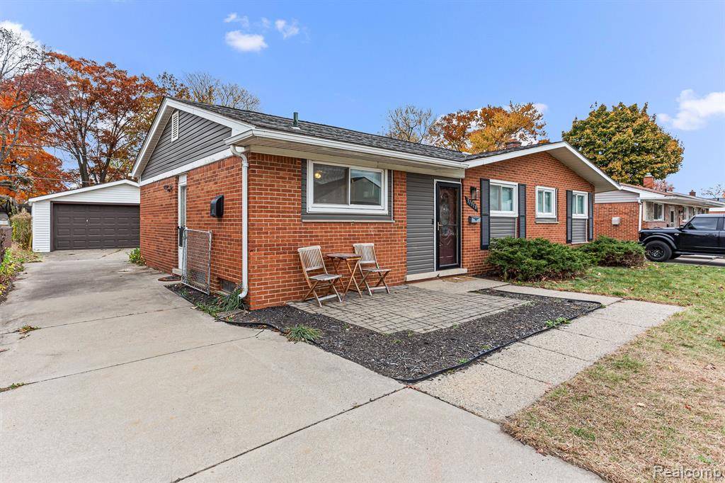Livonia, MI 48154,37958 LYNDON Street