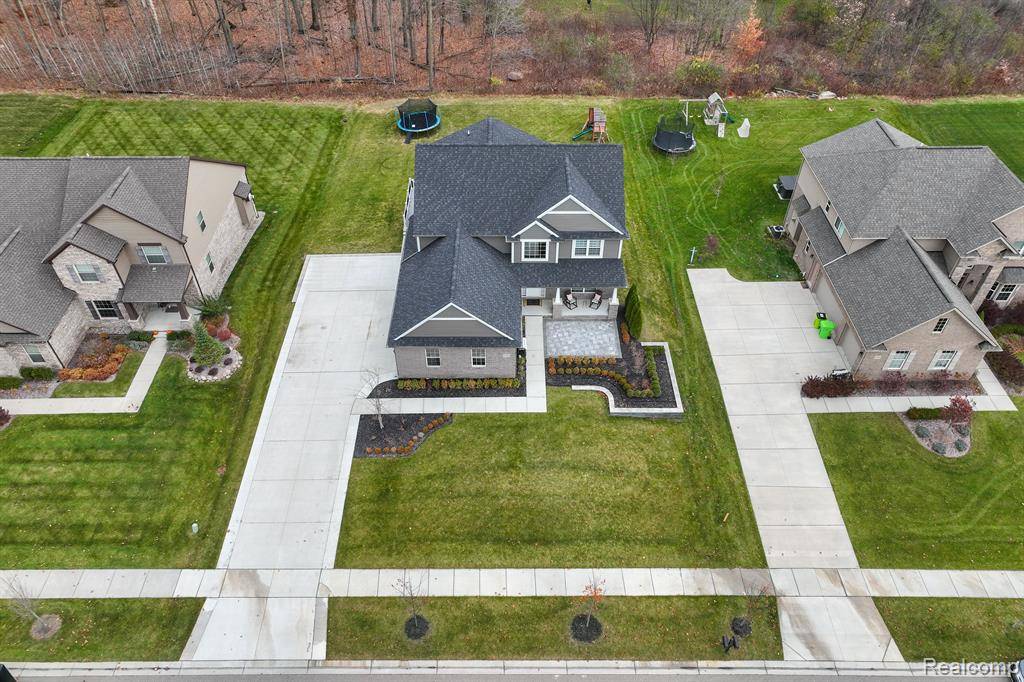 South Lyon, MI 48178,59392 DEER HAVEN Drive
