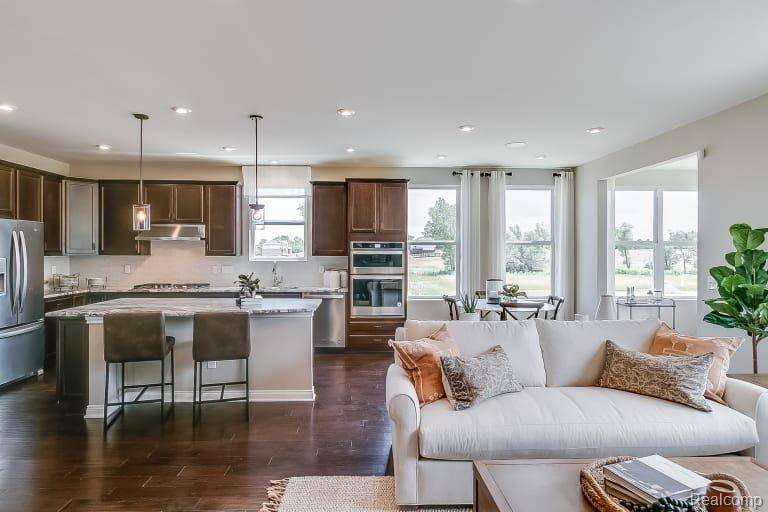 Utica, MI 48315,55586 OAK POINTE Drive