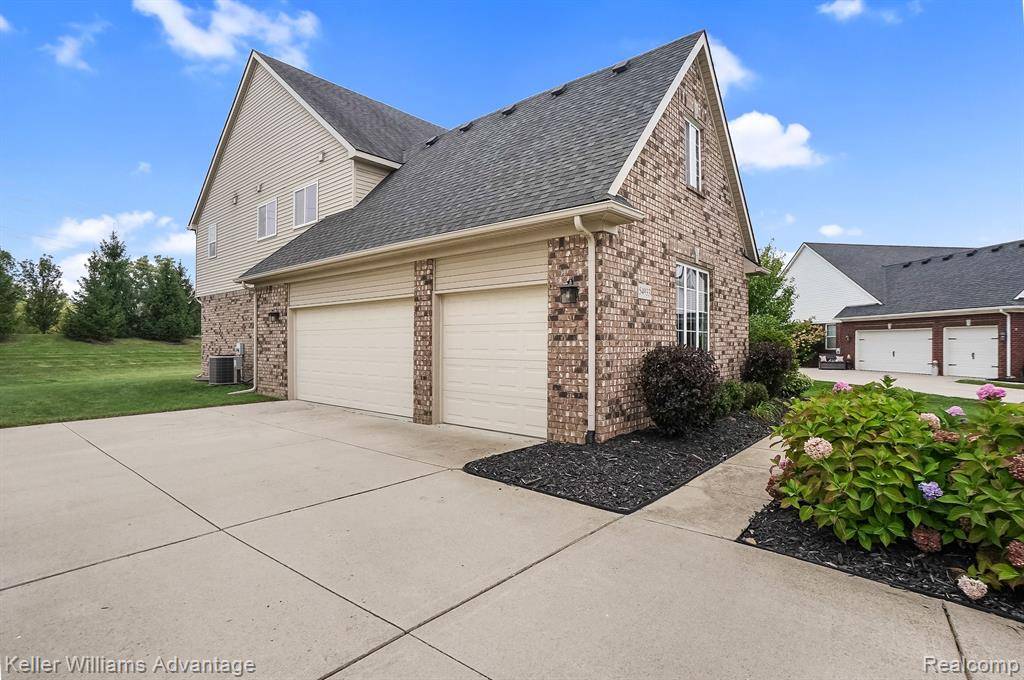 South Lyon, MI 48178,54933 BRENTWOOD Drive
