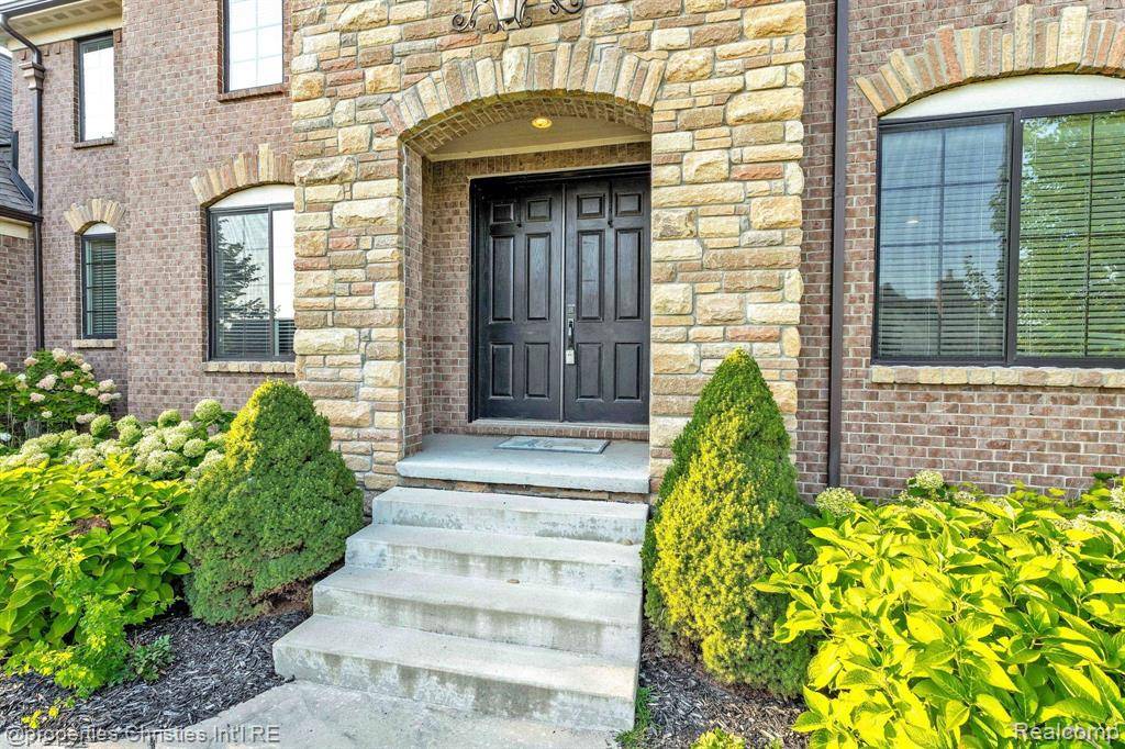 South Lyon, MI 48178,10486 Stoney Point Drive