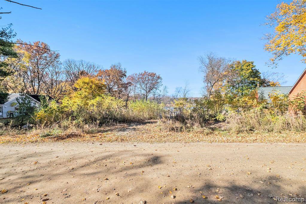 Ortonville, MI 48462,5966 SILVERBIRCH Road
