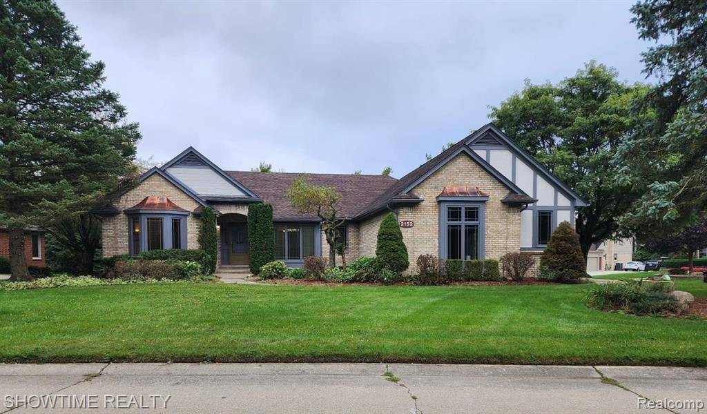 Shelby Twp, MI 48316,2152 REGENCY HILLS Drive